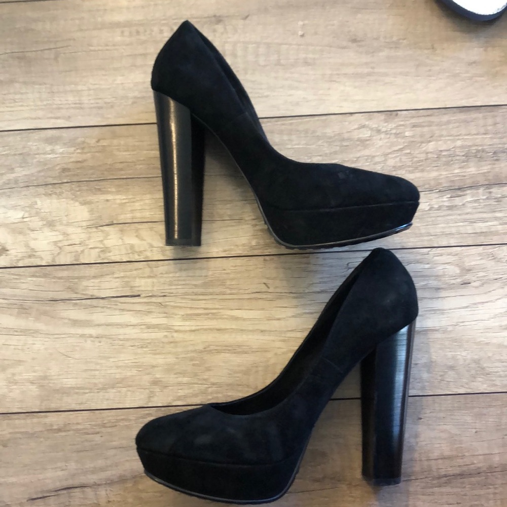 Awesome Suede Pumps